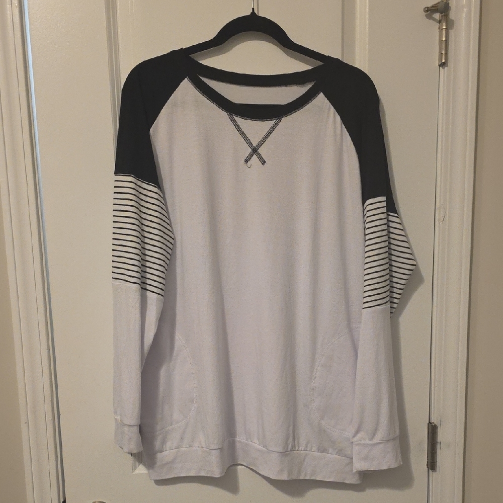 Long Sleeve Pockets Tshirt Size XL